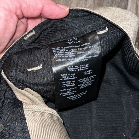 BNWT Khaki VOLCOM men’s shorts Sz 28 - Picture 4 of 5